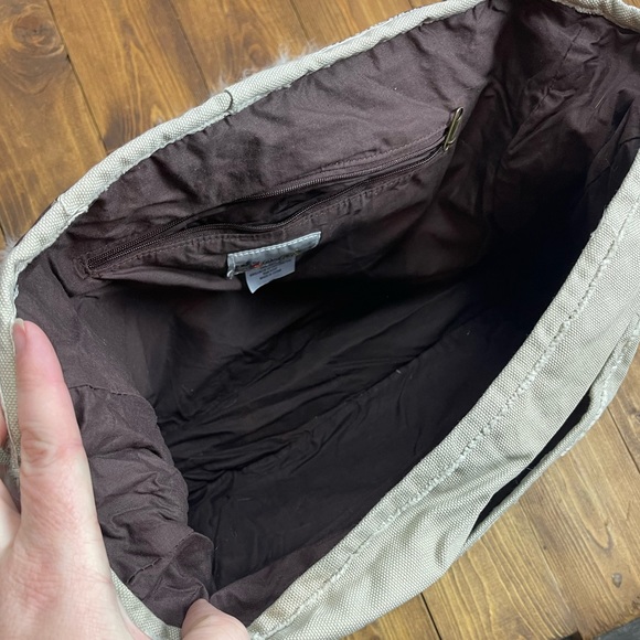 Disney World Expedition Everest Messenger Bag khaki canvas with fur trim - Picture 5 of 9